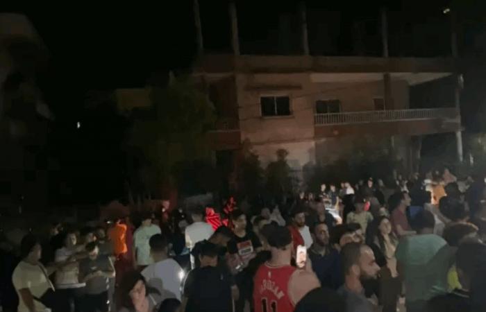 "مُتحرّش" في منطقة شماليّة.. هكذا طوّق مواطنون منزله! (فيديو)