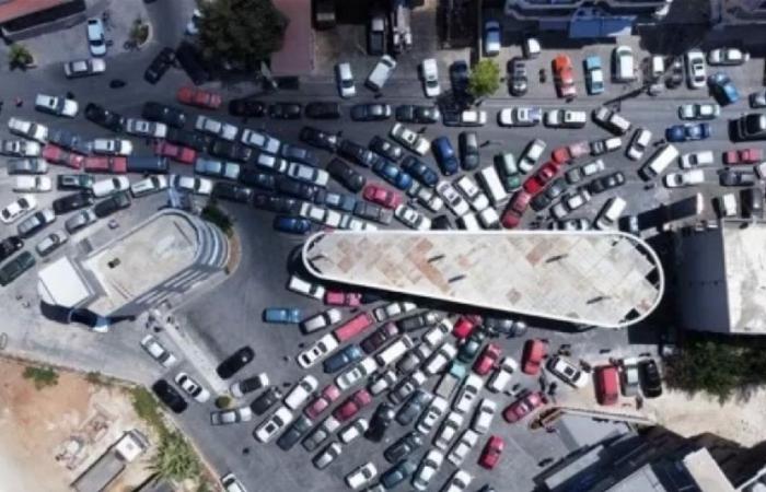 بعد قرار الشركات المستوردة للنفط.. مشهد الطوابير يعود في محيط محطات البنزين