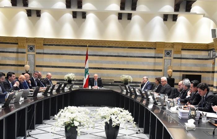 مجلس الوزراء ينتظر الصياغة النهائية لقانون الموازنة وإضراب الإدارة مستمر