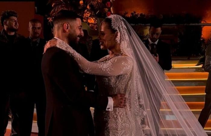 لم تحضر.. ابن فنانة شهيرة يحتفل بزفافه وهذا سبب غيابها (صور)