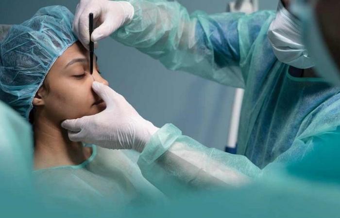 تعرّضت لخطأ طبي نتيجة حقن الفيلر… هذا ما حصل مع ممثلة معروفة!