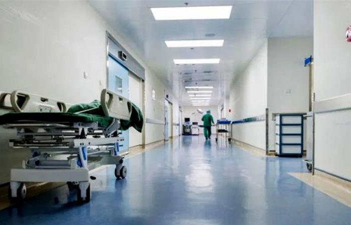 تعرّض لعدوى بكتيرية داخل المستشفى ودخل في غيبوبة.. فنان شهير حالته حرجة (صورة)