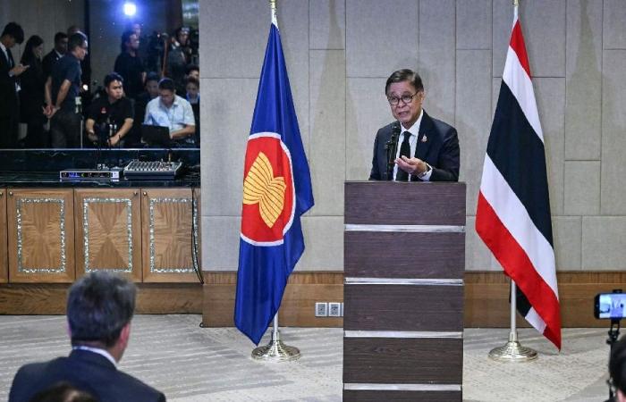 كمبوديا تدعو تايلاند إلى لعقد محادثات على أرض محايدة