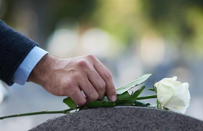 بعد إصابته بعدوى داخل المستشفى وتدهور حالته.. وفاة فنان شهير عن عمر 60 عاماً (صورة)