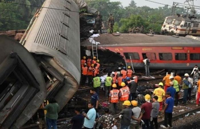 أكثر من 100 جريح بحادث تصادم قطارين في الهند (فيديو)