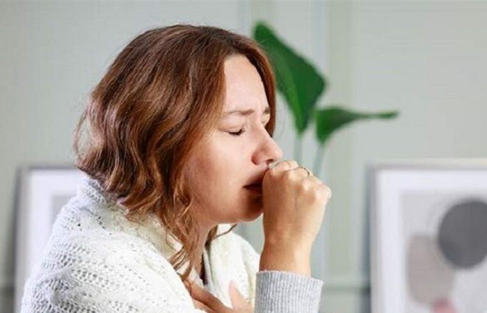 بعضها خطير.. طبيب يكشف 5 أنواع للسعال
