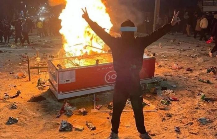 الاحتجاجات تتصاعد في إيران وسط غياب “الإنترنت”