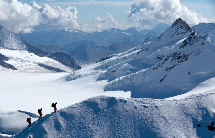 مصرع 3 متزلجين في جبال الألب الفرنسية