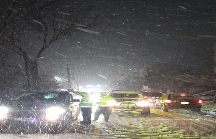 بالصور: قوى الأمن في عيون السيمان لضمان سلامة المواطنين