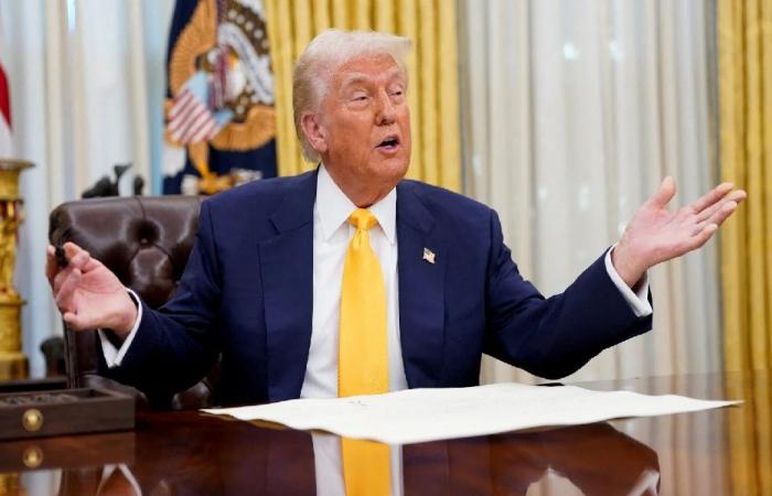 ترامب: أي هجوم يجب أن يوجه ضربة حاسمة للنظام بإيران