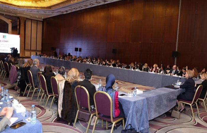 السيدة الأولى: مشاركة المرأة في الحياة السياسية ضرورة حيوية