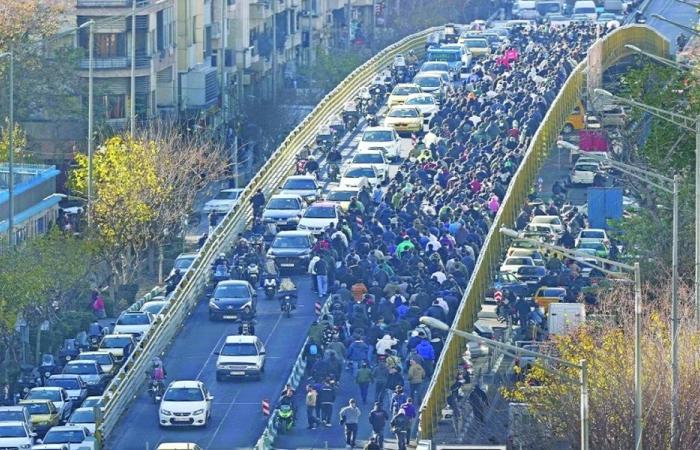 إيران تعلن إعادة فتح المدارس المغلقة منذ أسبوع