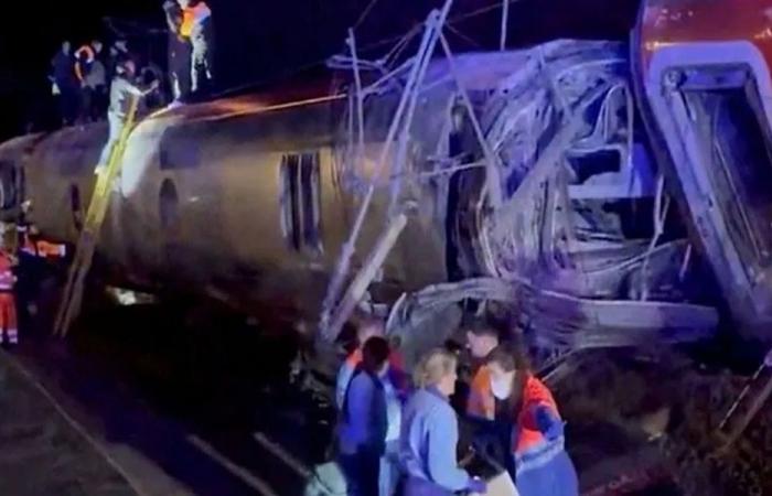 قتلى وجرحى بحادث تصادم قطارين جنوب إسبانيا (فيديو)