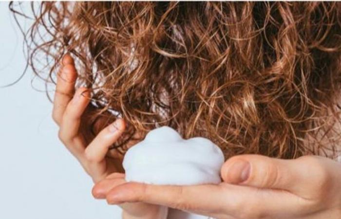 تحذير صحي من رغوات تثبيت الشعر