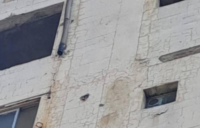 إنذار بإخلاء مبنى مهدد بالسقوط في شتورا (صوَر)