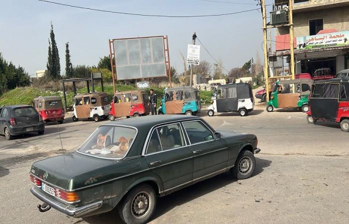 بالفيديو: سائقو الفانات و”التوك توك” يعتصمون ضدّ قرار “الداخلية”