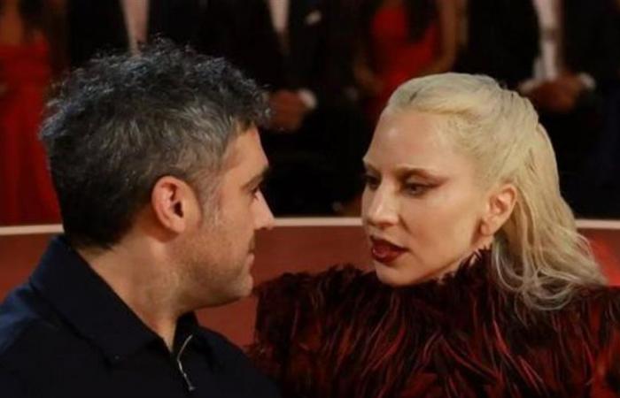 بالصورة.. خطيب ليدي غاغا يلفت الأنظار