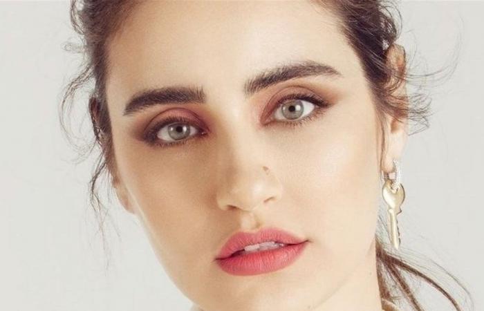 من داخل المصعد… إيميه صياح بعفوية لافتة