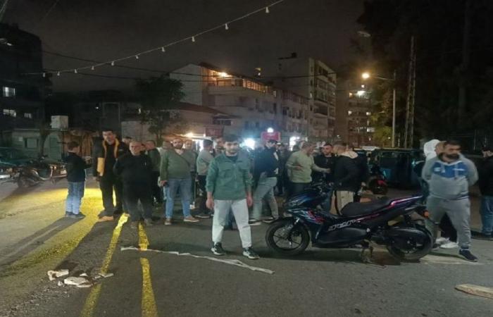 أهالي مجمع الزيلع يقطعون الطريق احتجاجًا على إخلاء منازلهم