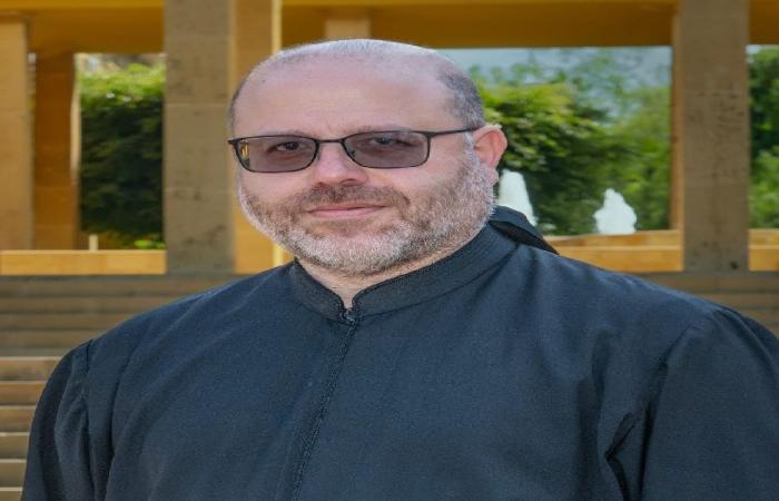  الأب مكرزل: تنفيذ مقرّرات الحكومة هو السبيل لوقف مسلسل الحروب