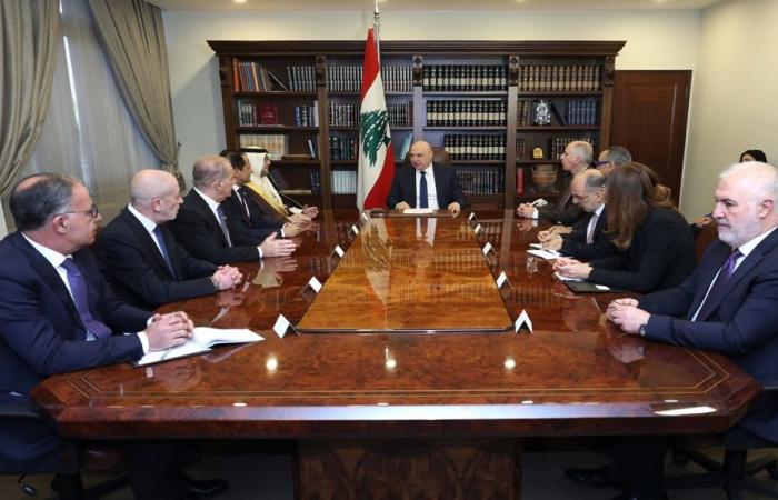 عون: قرار الحكومة بحظر نشاطات “الحزب” نهائي