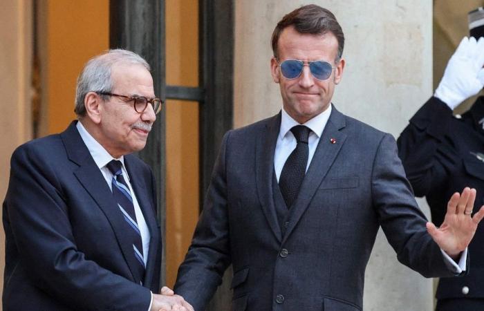 ماكرون: ندعم حكومة لبنان