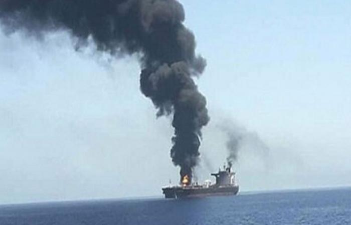 انفجار يستهدف ناقلة نفط قرب ميناء في العراق