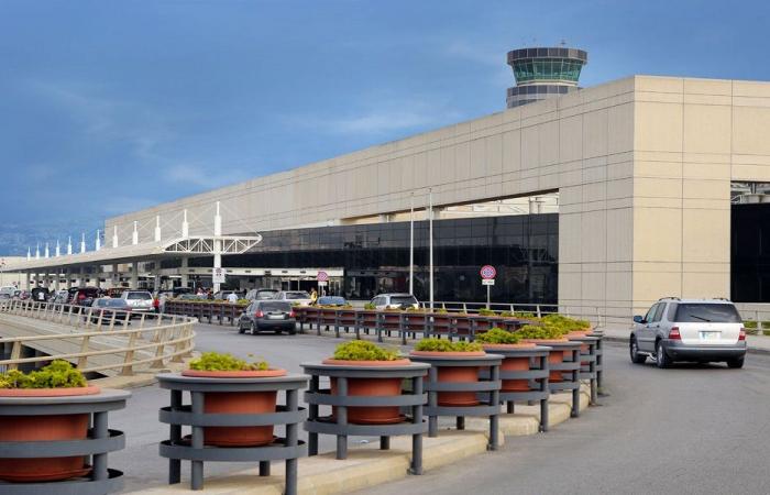 طائرة مساعدات فرنسية في طريقها إلى لبنان