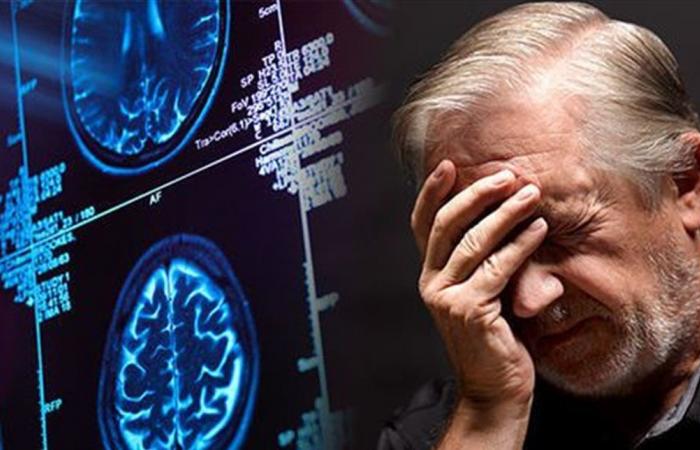 6 أعراض اكتئاب في منتصف العمر تزيد خطر الإصابة بالخرف