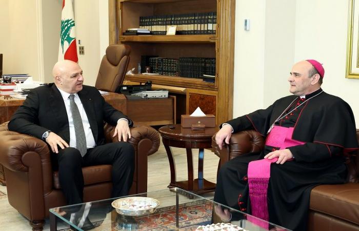 البابا يتابع الوضع في لبنان