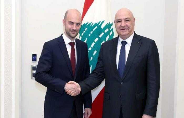 عون: التصعيد العسكري يعيق انطلاقة المبادرة التفاوضية