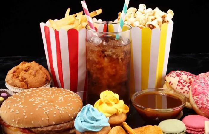 دراسة تحذر: الأطعمة فائقة المعالجة تتفوق على السجائر في تهديد الصحة