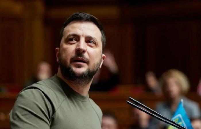 زيلينسكي: الخبراء العسكريون سيواصلون مهمتهم