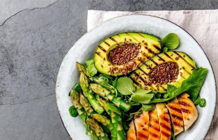 إضافات بسيطة تجعل السلطة وجبة مشبعة.. اليكم التفاصيل