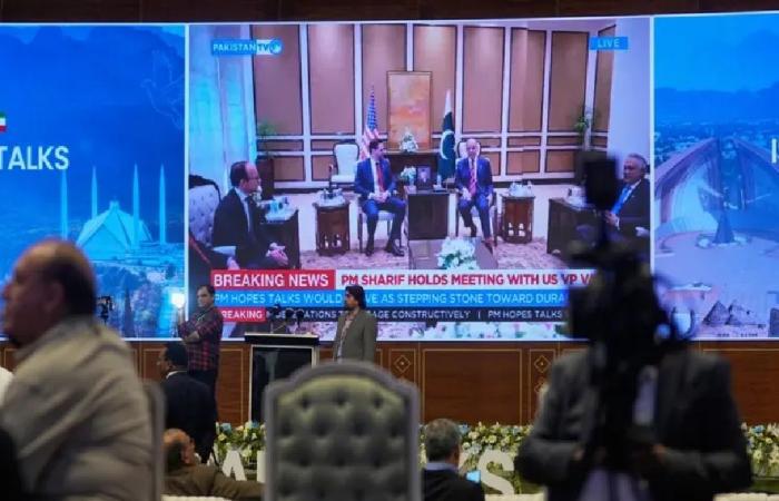 طهران: محادثات إسلام آباد تناولت النووي وهرمز ورفع العقوبات