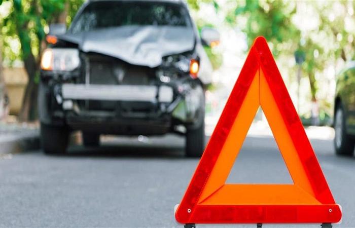 قتيل وجرحى في حادث بين فان لنقل الركّاب وشاحنة