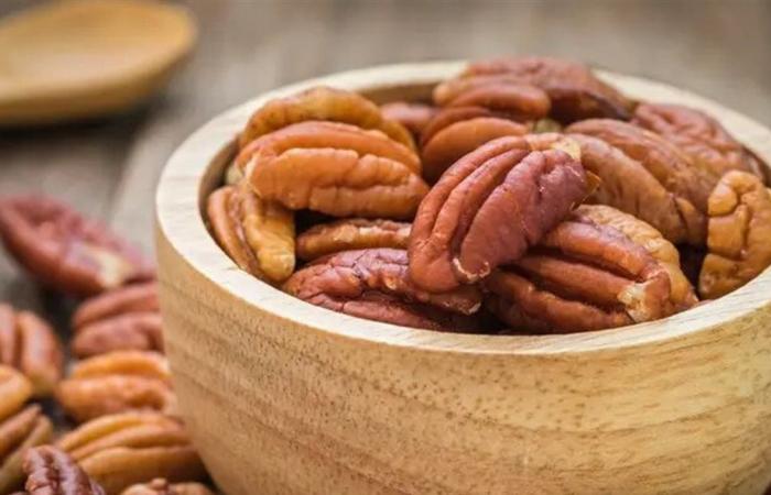 أيهما أفضل للقلب جوز البيكان أو الفول السوداني؟