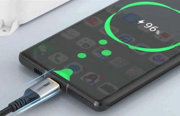 البرمجيات الخبيثة وعوامل أخرى.. لماذا ينفد شحن بطارية هاتفك سريعاً؟