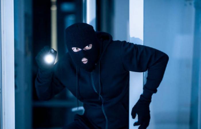 سرقة 300 ألف دولار من “شاركوتييه عون” في ضهر صربا!
