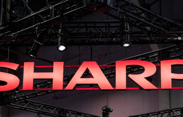 هاتف بمواصفات ممتازة.. Sharp تعود للمنافسة