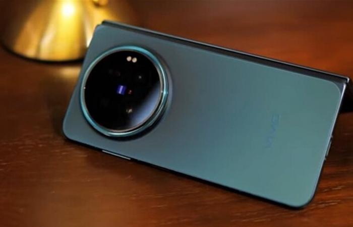يأتي بشاشتين وكاميرات ممتازة.. إليكم أحدث هاتف قابل للطي من vivo