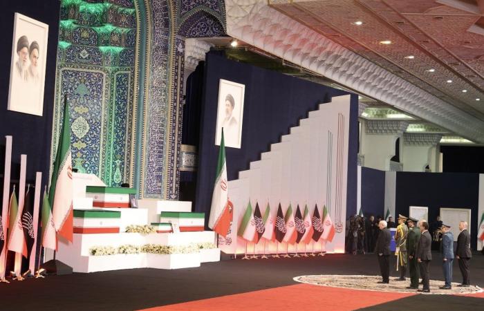 منسى شارك في مراسم وداع خامنئي في طهران (صوَر)