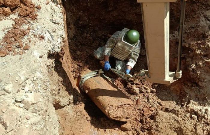 الجيش: تفكيك 4 قنابل غير منفجرة من مخلفات العدوان