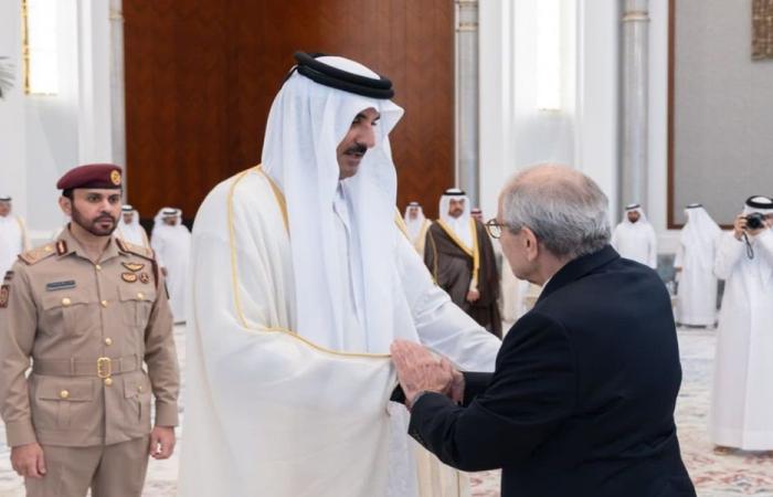 سلام قدّم التعازي للشيخ تميم بوفاة الأمير الوالد