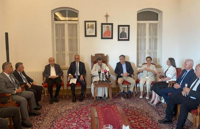 فرانسوا فيون يلتقي رؤساء بلديات القرى الجنوبية الحدودية