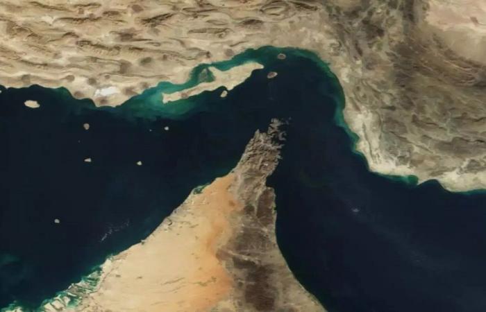 الولايات المتحدة تدمّر زورقين إيرانيين في مضيق هرمز